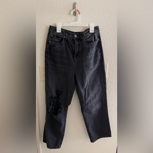American Eagle Outfitters • Black Wash Ripped Mom Jean • Size 8 X-Short Length